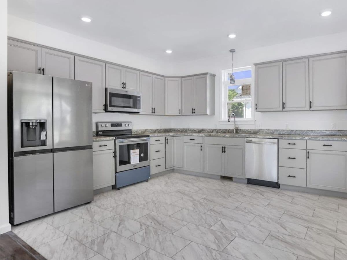 Professional kitchen remodeling services in Bristol, TN - custom cabinets and countertops by V&C Remodeling